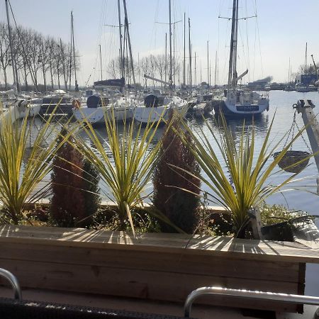 Hotel Magnifique Bateau Maison Ouistreham Exteriér fotografie
